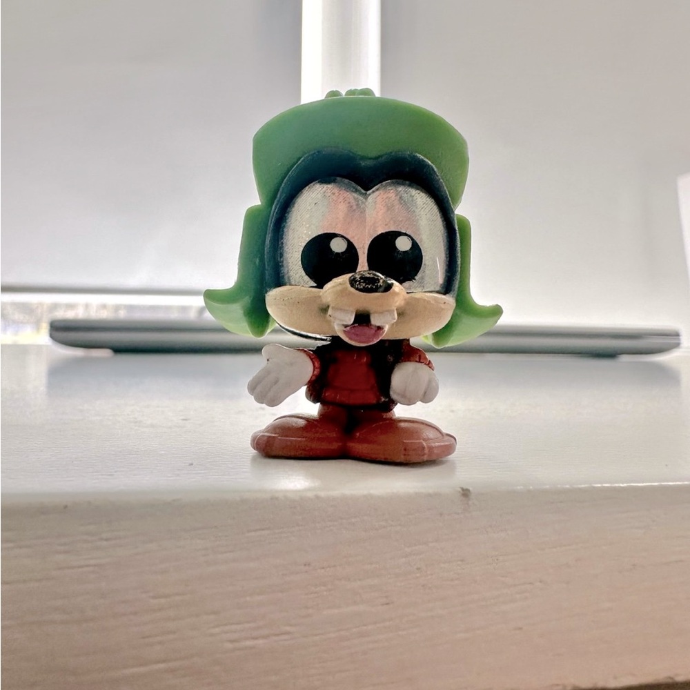 Disney Doorables Ultimate Vacation Snowy Getaway Goofy Series 1